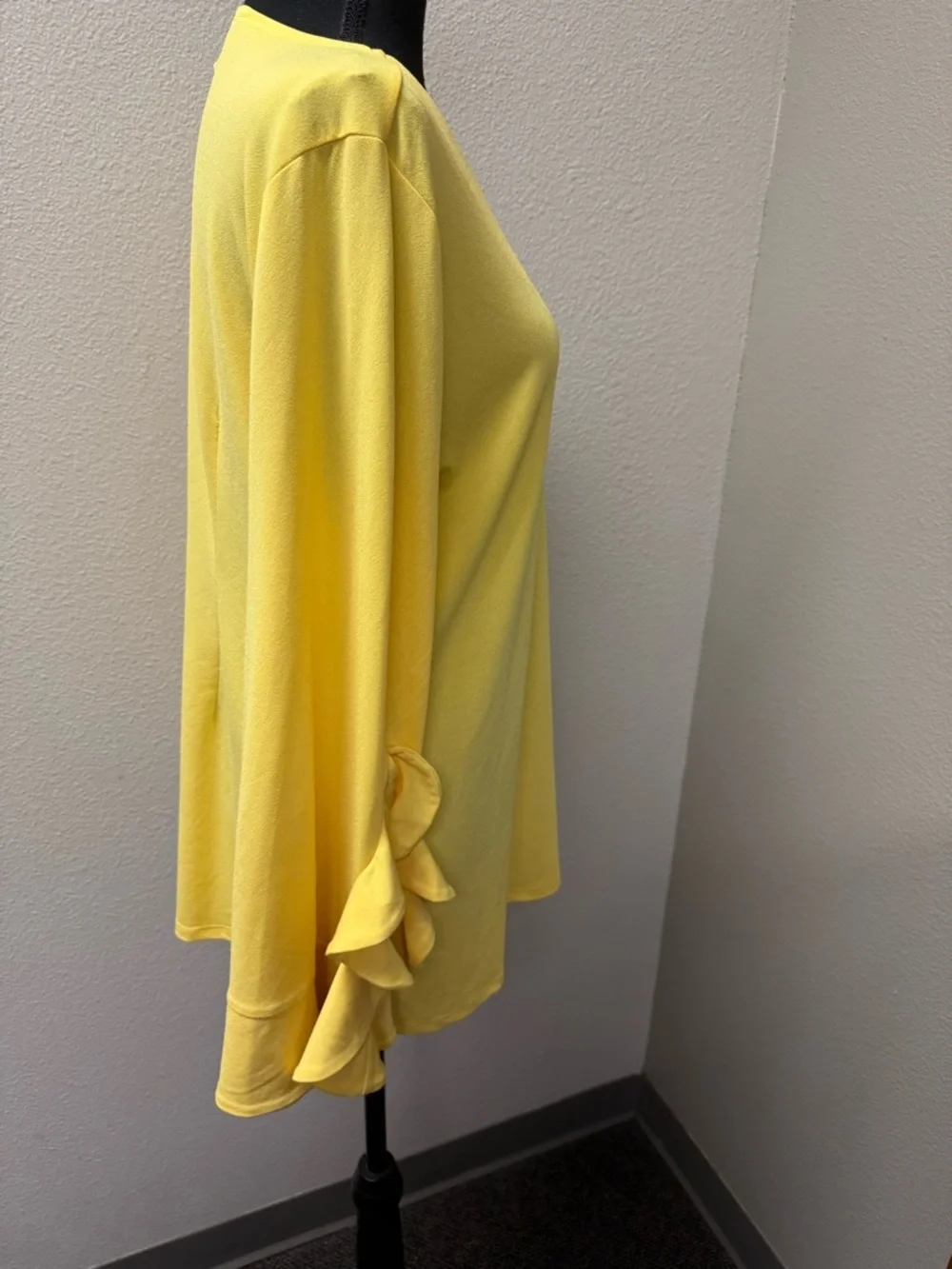 Melissa Paige Yellow Keyhole Blouse Ruffle Sleeve Stretch Top Large Size - Picture 7 of 11